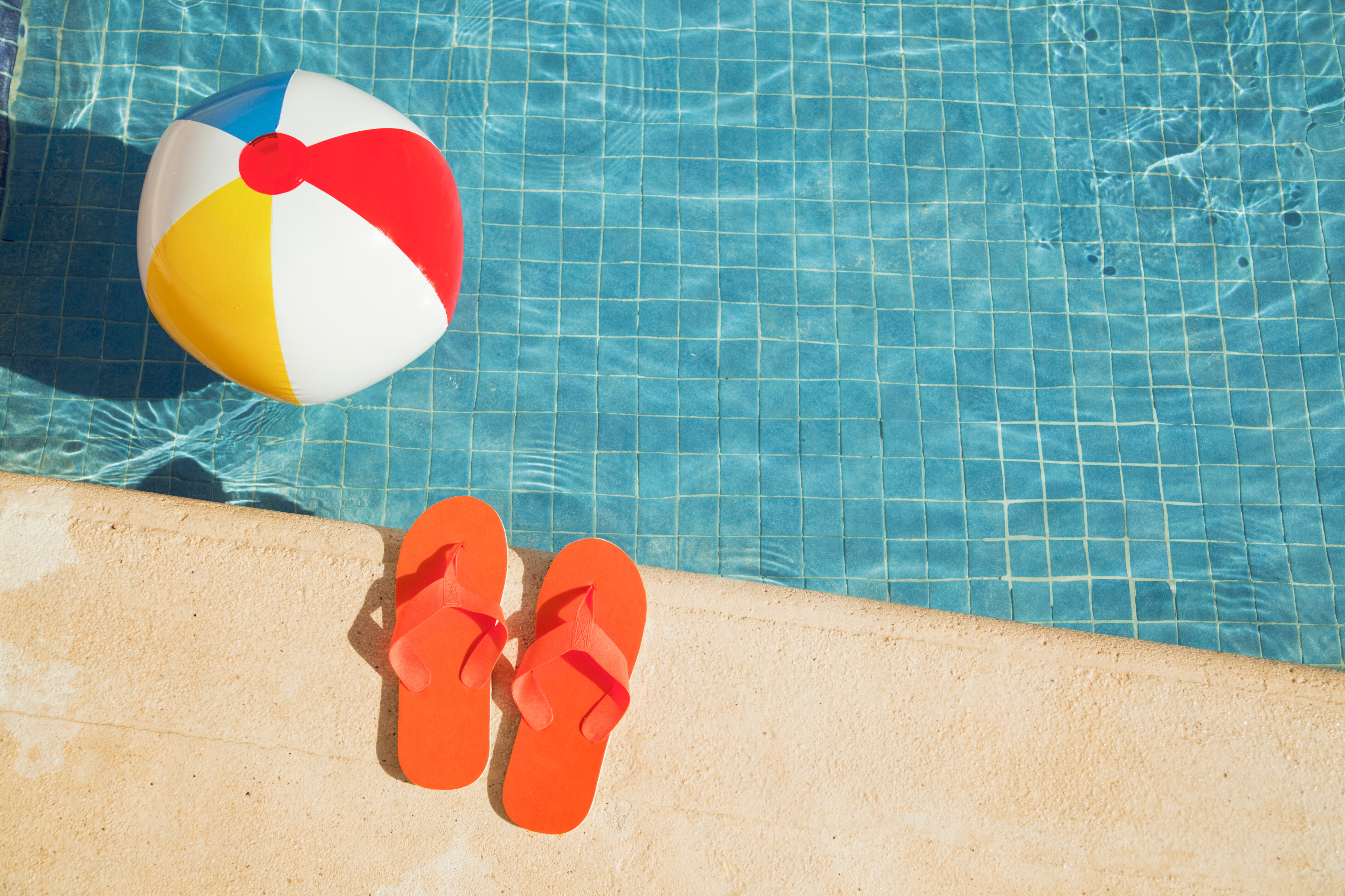 Podiatrists Are Coming For Your Summer Jellies (And 3 Other Types Of Shoes)