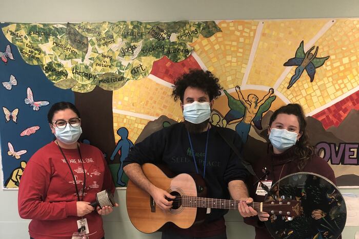 Arts group awards $500K for music therapy programs for stressed employees at Philly-area hospitals